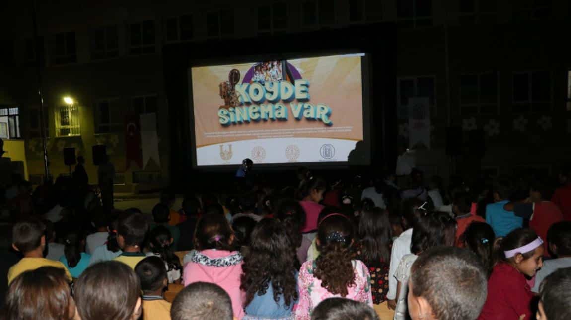 Şanlıurfa Valiliğimiz ve Şurkav işbirliği ile okulumuzda film gösterimi yapıldı.